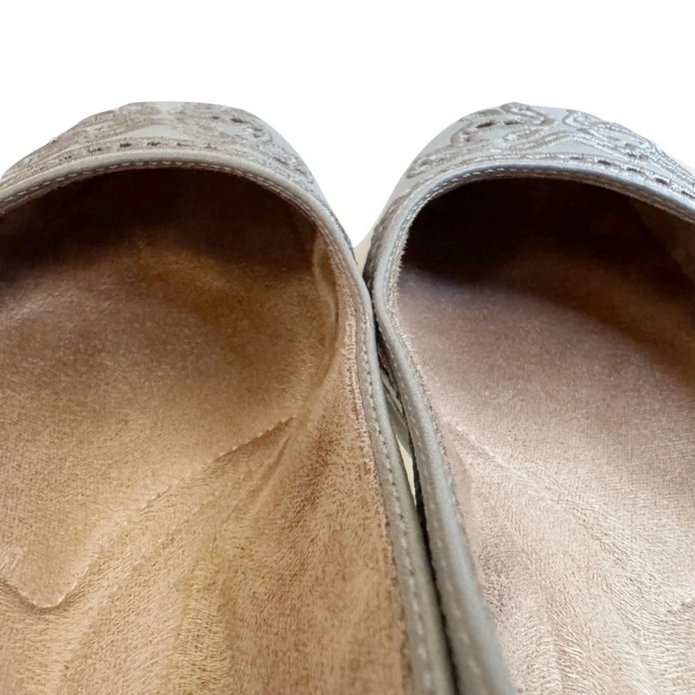 Naturalizer Carley Grey Flats Size 6